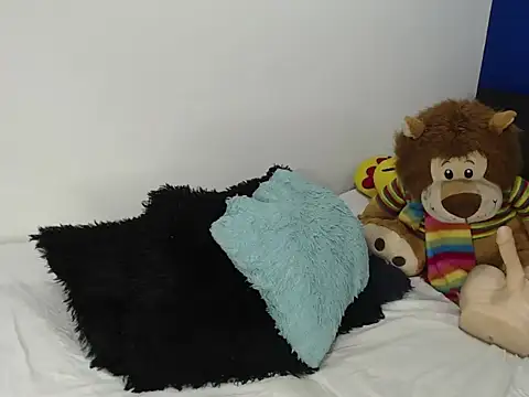 EmmilyConnor online show from February 13, 2026, 1:40 pm