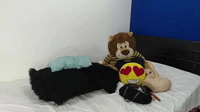 EmmilyConnor online show from April 17, 2026, 2:53 pm