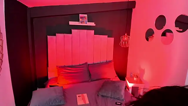 mia jagger online show from February 18, 2026, 7:54 pm