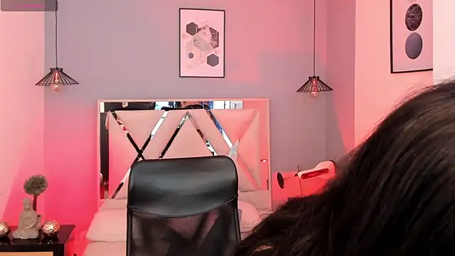 mia jagger online show from April 22, 2026, 8:32 pm