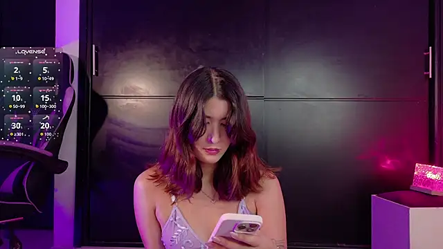 Snapshot of emilyy1_ chatting on December 4, 2025, 1:48 am emilyy1 online show from December 4, 2025, 1:48 am