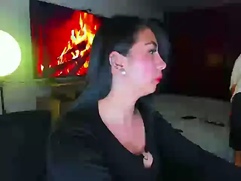 Snapshot of wolf_tatto_couple chatting on October 29, 2025, 10:33 pm wolf tatto couple online show from October 29, 2025, 10:33 pm