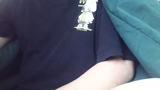 Snapshot of Stripholyday chatting on October 30, 2025, 5:31 am Stripholyday online show from October 30, 2025, 5:31 am