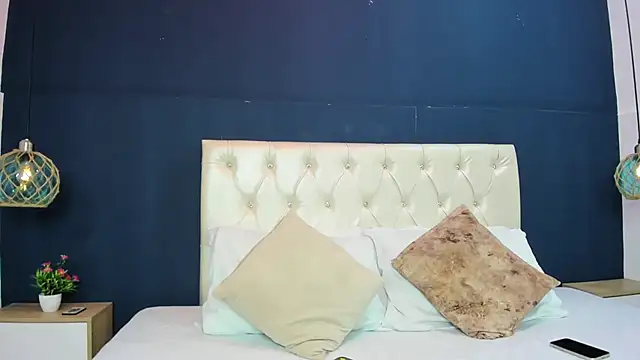 Kim Luna1 online show from December 2, 2025, 12:27 am