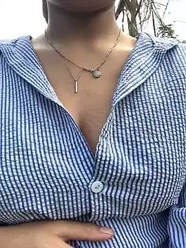 huttonmay358 online show from November 7, 2025, 7:08 am