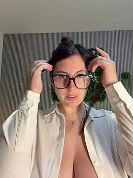 Snapshot of MysteryGirl__ chatting on May 21, 2026, 7:26 am MysteryGirl online show from May 21, 2026, 7:26 am