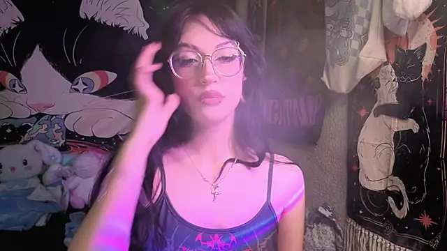 Snapshot of RavennaCrow chatting on December 3, 2025, 5:44 pm RavennaCrow online show from December 3, 2025, 5:44 pm