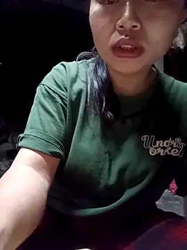 Snapshot of yoyo-mi chatting on April 19, 2026, 7:18 am yoyo-mi online show from April 19, 2026, 7:18 am