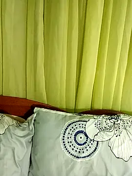 Esenia505 online show from April 9, 2026, 3:39 am