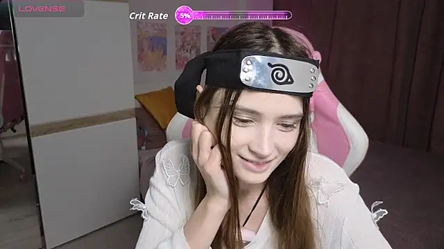 Hana Flo  online show from November 4, 2025, 1:54 pm