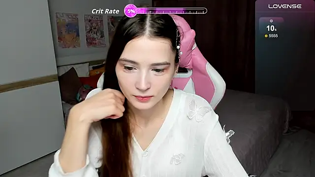 Hana Flo  online show from December 5, 2025, 1:52 pm