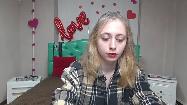 TracyLll online show from February 8, 2026, 6:06 am