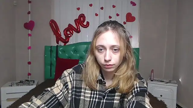 TracyLll online show from February 9, 2026, 9:46 am