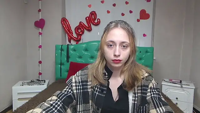 TracyLll online show from February 10, 2026, 7:23 am