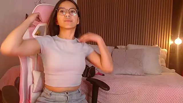 Skay bluee online show from November 18, 2025, 12:31 pm