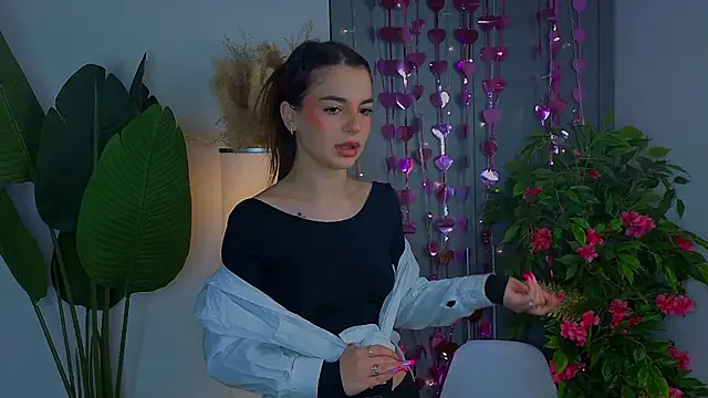 LauraHansil online show from March 7, 2026, 7:44 pm