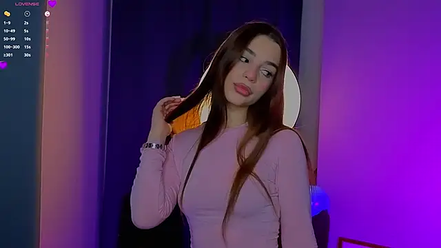 LauraHansil online show from April 9, 2026, 7:08 pm