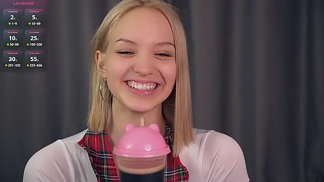 VetaManhardt online show from April 14, 2026, 11:22 pm