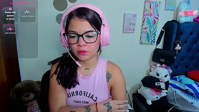 Emma boo online show from November 17, 2025, 3:07 pm