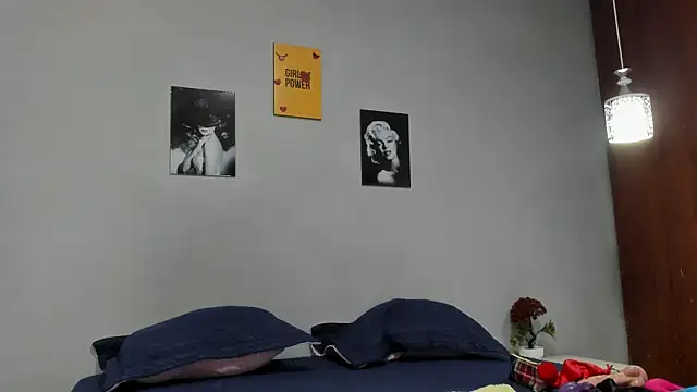 sexynova 93 online show from April 6, 2026, 7:37 pm