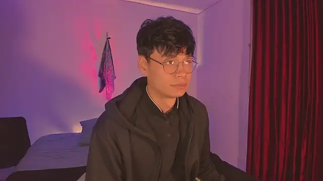 estmonnn online show from December 15, 2025, 1:21 am