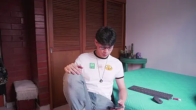 estmonnn online show from March 28, 2026, 7:35 pm