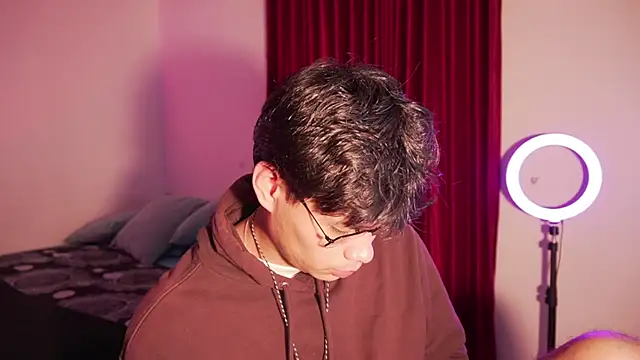 estmonnn online show from April 9, 2026, 12:10 am