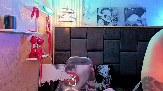 Snapshot of Im-Lola chatting on February 22, 2026, 9:41 am Im-Lola online show from February 22, 2026, 9:41 am