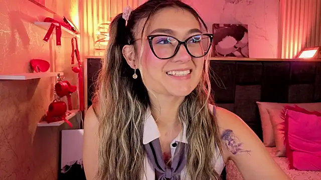 Snapshot of Im-Lola chatting on February 23, 2026, 9:12 pm Im-Lola online show from February 23, 2026, 9:12 pm