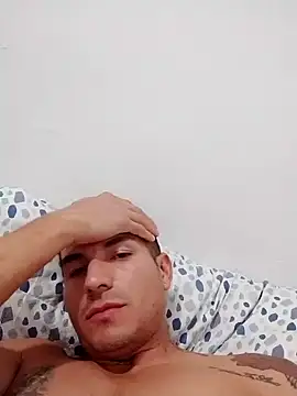 Snapshot of zputo98 chatting on November 4, 2025, 12:32 am zputo98 online show from November 4, 2025, 12:32 am