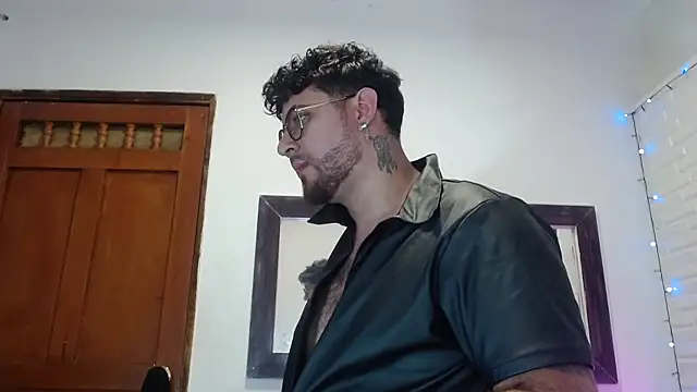 Snapshot of Andrew_Foxx1 chatting on October 30, 2025, 2:18 pm Andrew Foxx1 online show from October 30, 2025, 2:18 pm