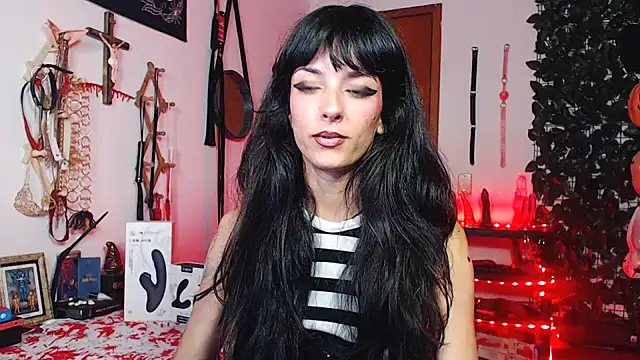 CarrieBurton online show from November 7, 2025, 1:33 pm