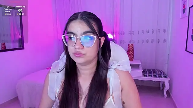 Luna Jonnes1 online show from February 1, 2026, 11:31 am