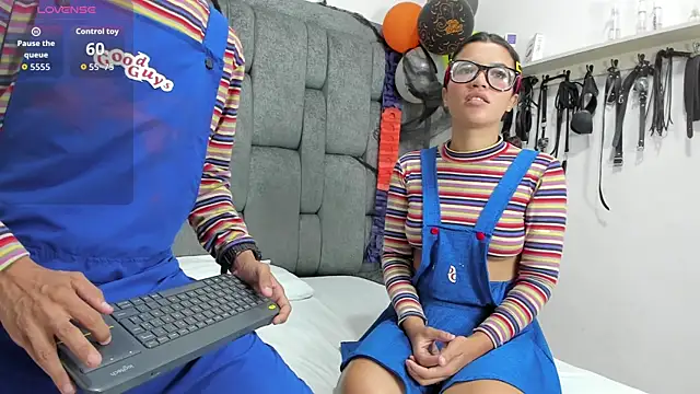 Snapshot of DamianandEva chatting on October 31, 2025, 1:12 pm DamianandEva online show from October 31, 2025, 1:12 pm