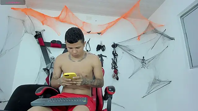 Steven19 LatinBoy online show from October 31, 2025, 11:55 am