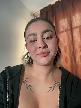 Elina Hills online show from April 13, 2026, 6:57 pm