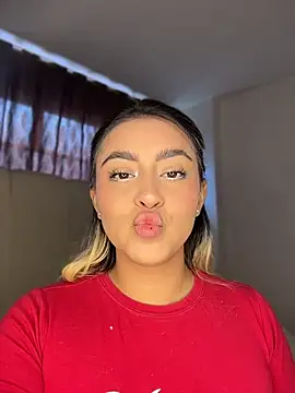 Elina Hills online show from April 16, 2026, 7:03 pm