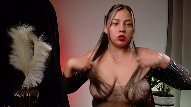 Zara Nova online show from April 16, 2026, 11:51 pm