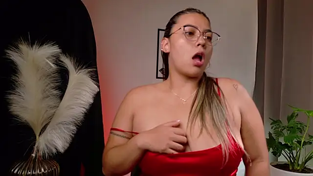 Zara Nova online show from April 23, 2026, 5:37 pm