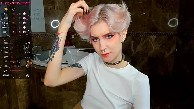 Snapshot of Angel_Julles chatting on December 19, 2025, 1:01 am Angel Julles online show from December 19, 2025, 1:01 am