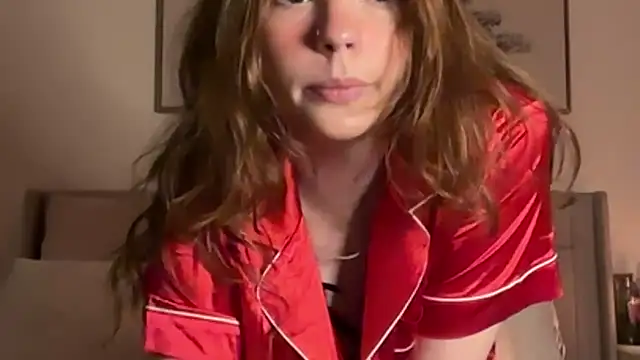 juliaraee online show from December 15, 2025, 3:44 am