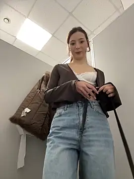 LilluKatten online show from February 12, 2026, 7:58 am