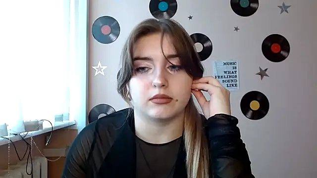 Snapshot of Dance__Queen chatting on November 4, 2025, 10:36 am Dance  Queen online show from November 4, 2025, 10:36 am