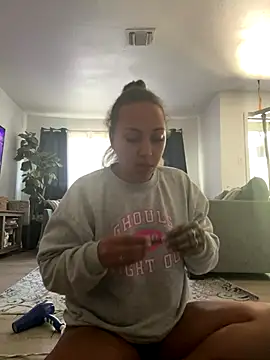 Snapshot of prettylildes chatting on November 5, 2025, 5:24 pm prettylildes online show from November 5, 2025, 5:24 pm