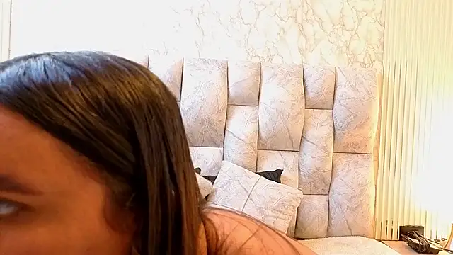 amarahanks1 online show from November 25, 2025, 7:25 pm