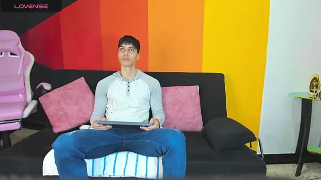 AlessioVitale online show from December 1, 2025, 12:21 pm