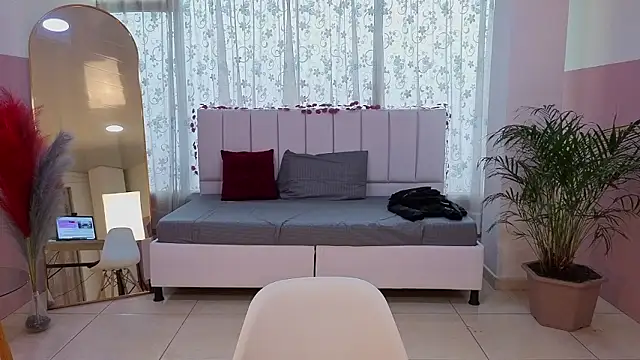 alaia skater online show from January 16, 2026, 7:18 pm