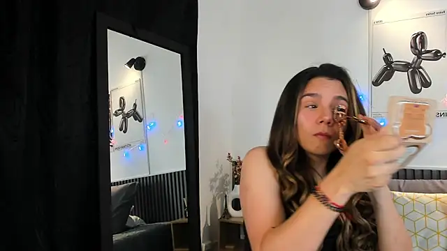 Cloe Bonne online show from December 5, 2025, 8:38 pm