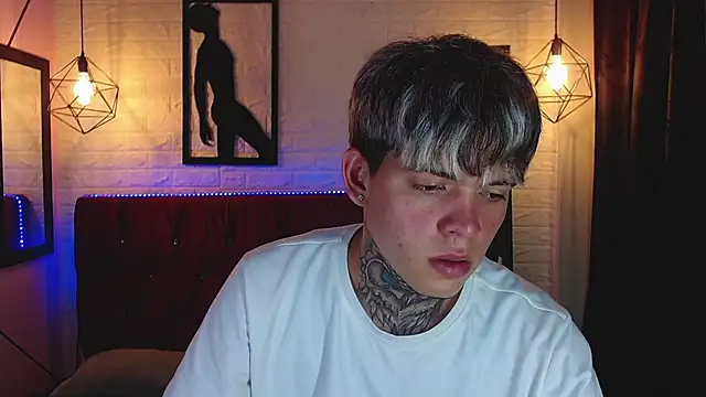 frankboyx online show from November 19, 2025, 8:20 pm