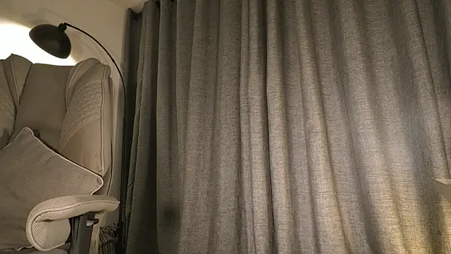 lianewhite online show from April 19, 2026, 1:49 am